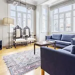 Flat With Balcony And Bosphorus View In Beyoglu