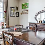 Flat With Balcony And Bosphorus View In Beyoglu Апартаменты