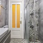 Flat With Balcony And Bosphorus View In Beyoglu Апартаменты