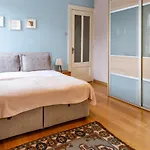 Flat With Balcony And Bosphorus View In Beyoglu Апартаменты Стамбул