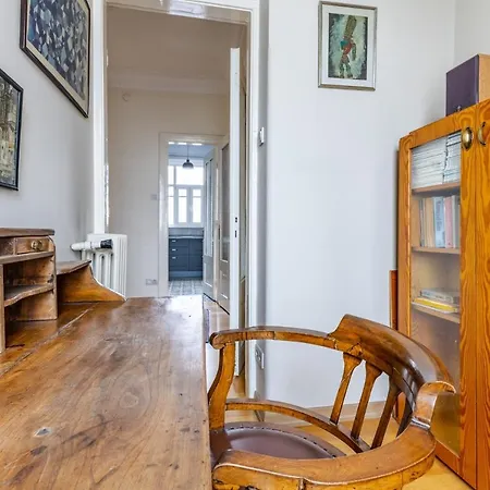 Flat With Balcony And Bosphorus View In Beyoglu Апартаменты *