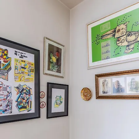 Flat With Balcony And Bosphorus View In Beyoglu *