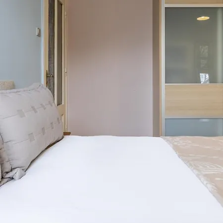 Flat With Balcony And Bosphorus View In Beyoglu Апартаменты Стамбул