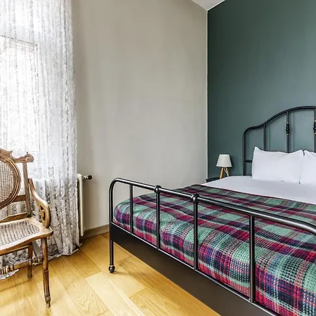 Flat With Balcony And Bosphorus View In Beyoglu *