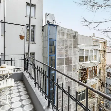 Apartman Flat With Balcony And Bosphorus View In Beyoglu Isztambul