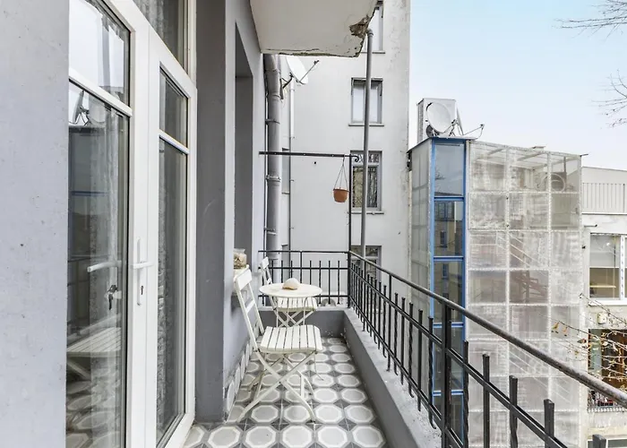 Flat With Balcony And Bosphorus View In Beyoglu דירה איסטמבול