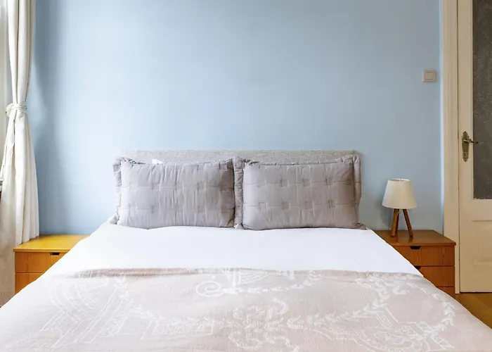 Flat With Balcony And Bosphorus View In Beyoglu