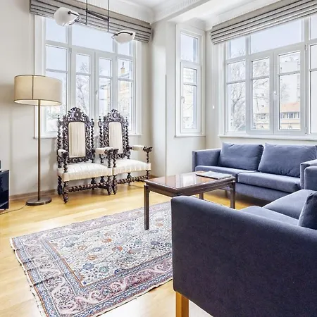 Flat With Balcony And Bosphorus View In Beyoglu