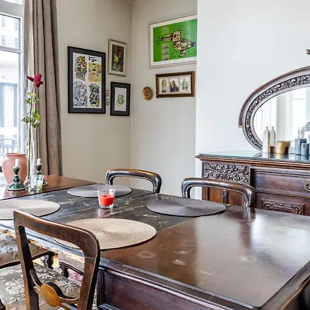 Flat With Balcony And Bosphorus View In Beyoglu Lägenhet