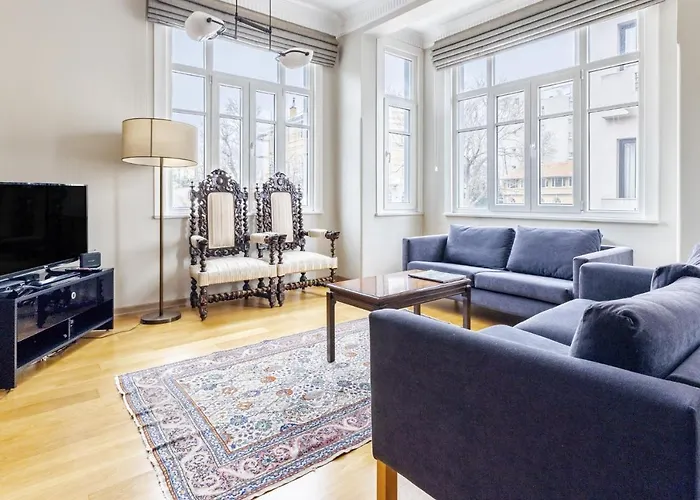 Flat With Balcony And Bosphorus View In Beyoglu