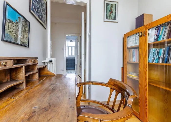 Flat With Balcony And Bosphorus View In Beyoglu شقة *