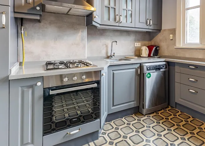 Flat With Balcony And Bosphorus View In Beyoglu شقة *